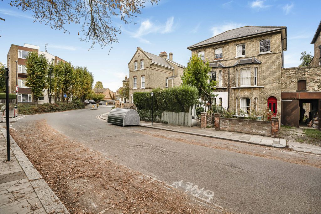 Property photo 3 of 20 Gallery