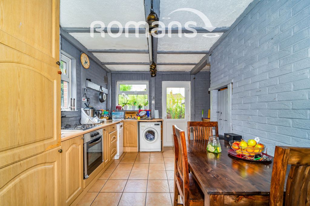 Property photo 3 of 10 Kitchen