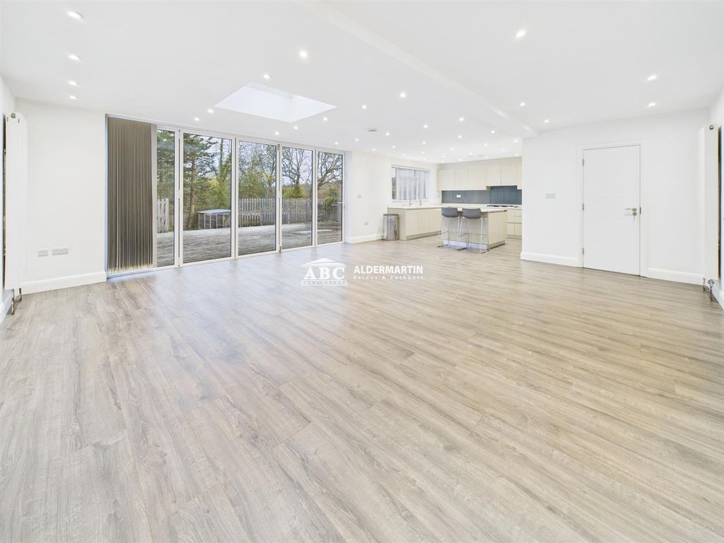 Property photo 3 of 24 Cam03827G0-Pr0106-Still007.Jpg