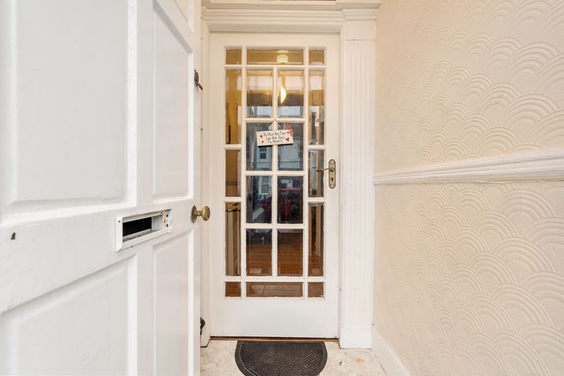 Property photo 2 of 22 20 Farrant Street