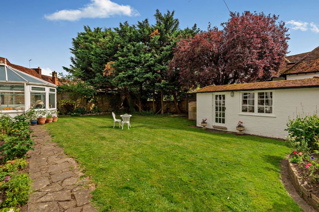 Property photo 2 of 17 South-West Garden