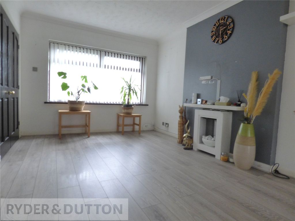 Property photo 2 of 12 Lounge