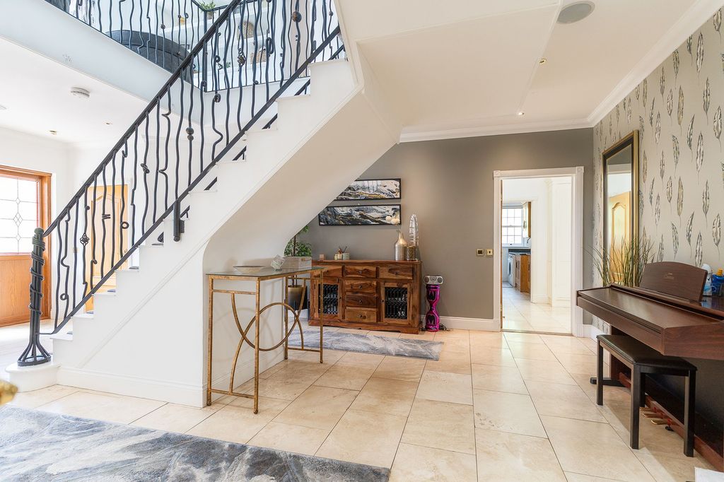 Property photo 3 of 56