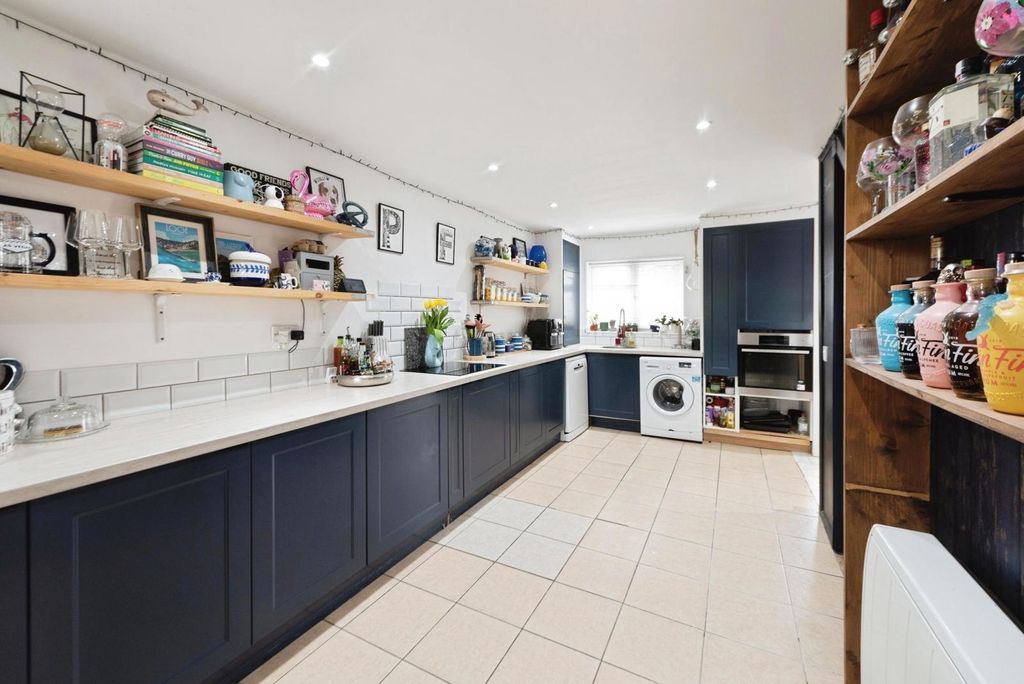 Property photo 3 of 23 Pbox-Img.Jpg