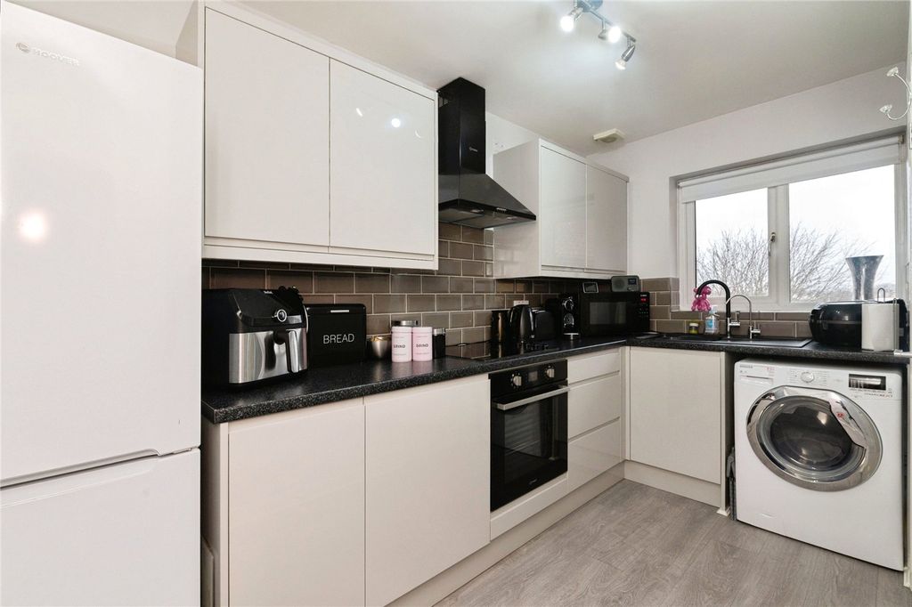 Property photo 3 of 14 Kitchen