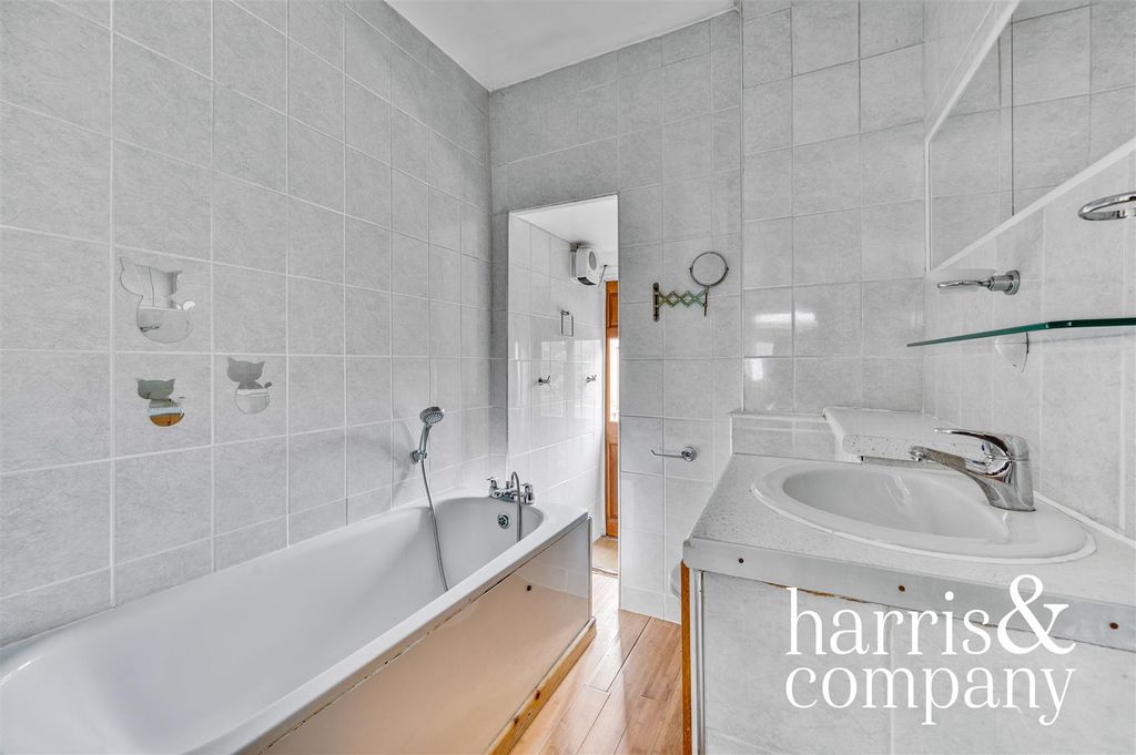 Property photo 3 of 10 Harris _ Co_28A Sandringham Road_004.Jpg