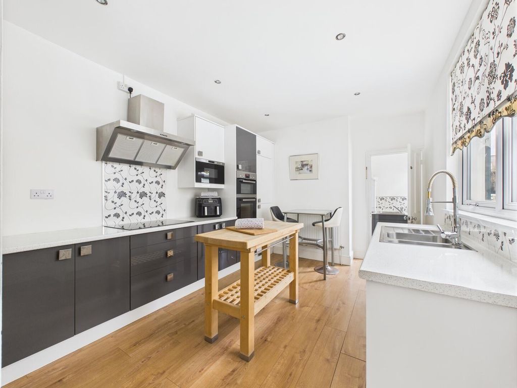 Property photo 2 of 21 Kitchen