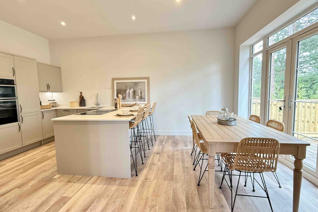 Property photo 2 of 23 Gallery