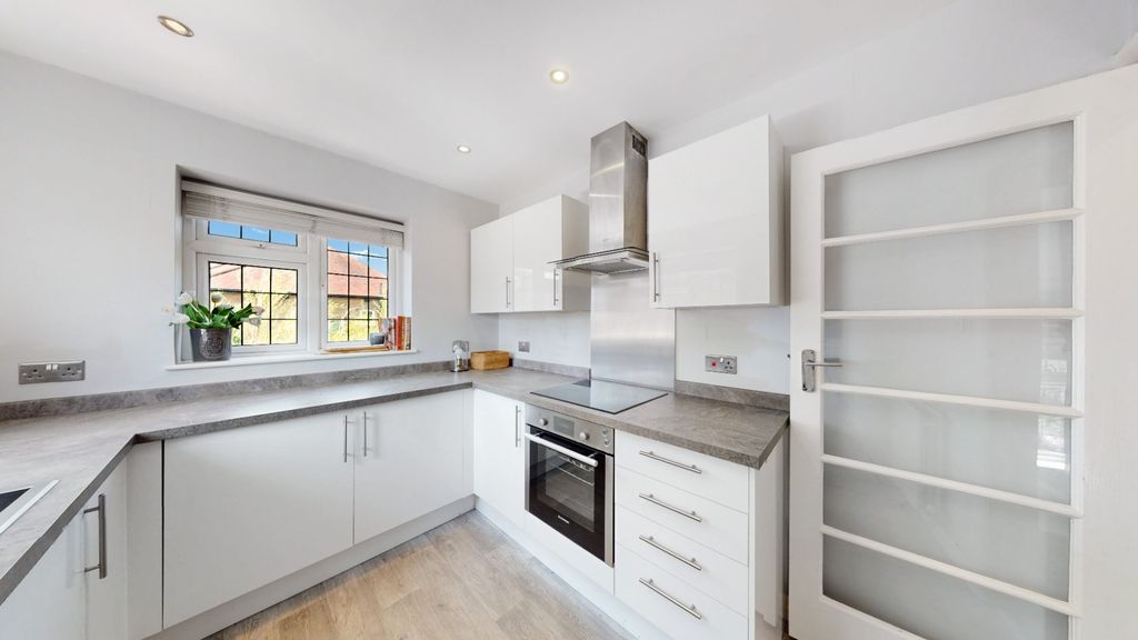 Property photo 3 of 14 5271114