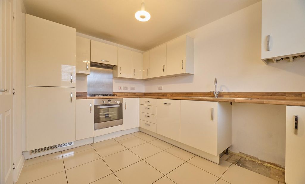Property photo 2 of 18 Kitchen