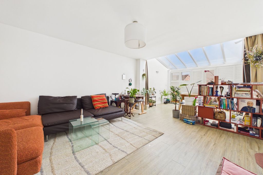 Property photo 2 of 18 Picture No. 17