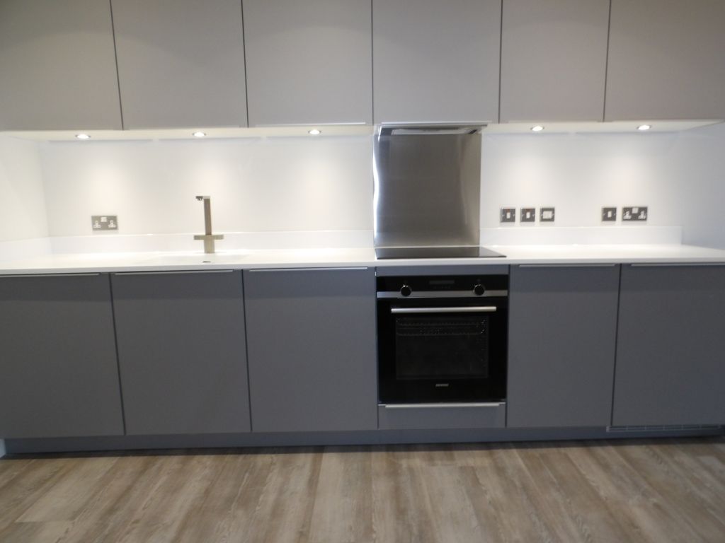 Property photo 2 of 7 Kitchen