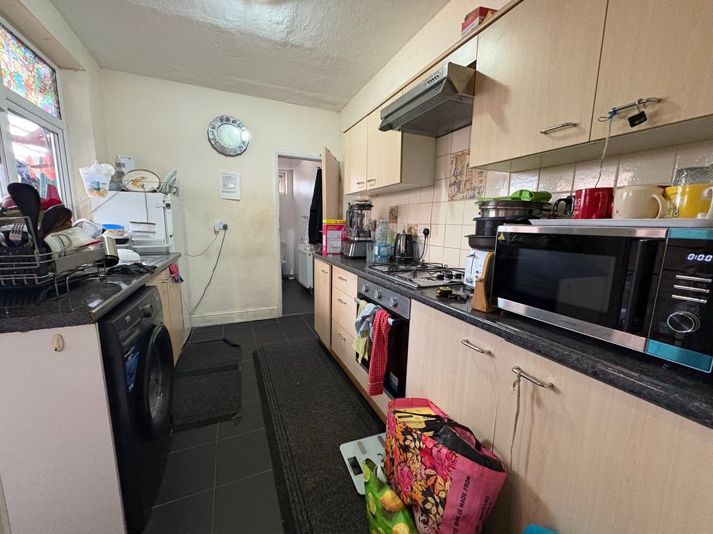 Property photo 2 of 18 Image