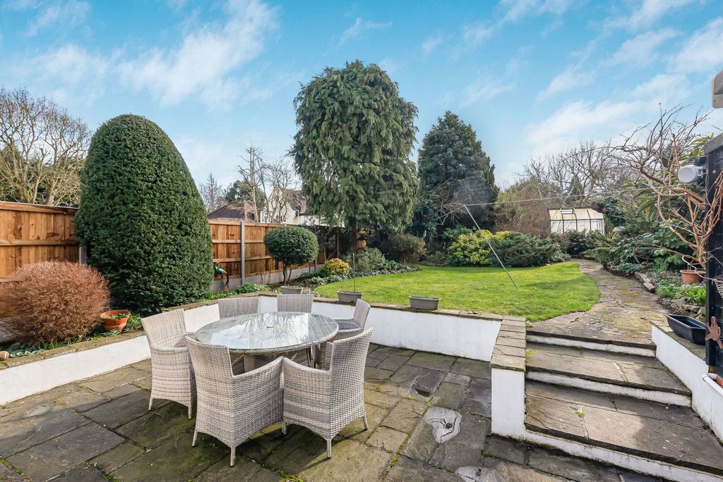 Property photo 2 of 32