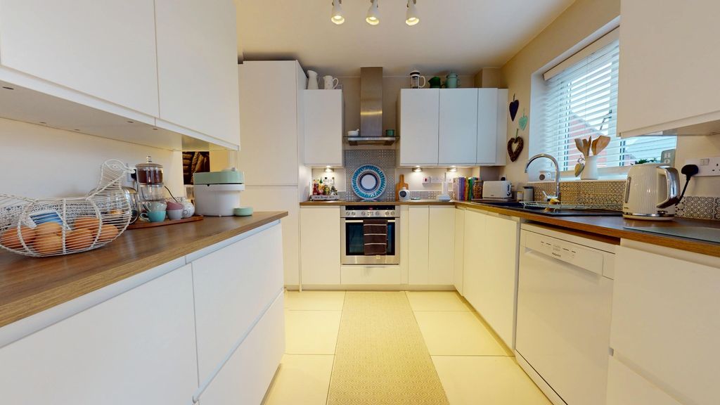 Property photo 2 of 23 4611173