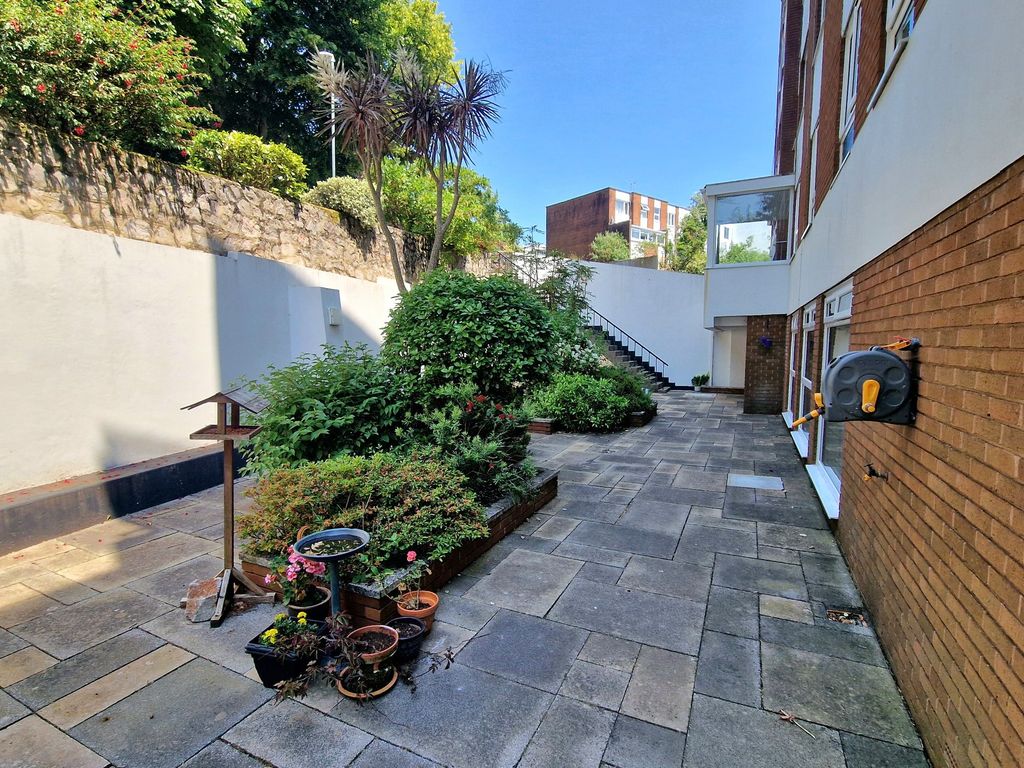 Property photo 2 of 20