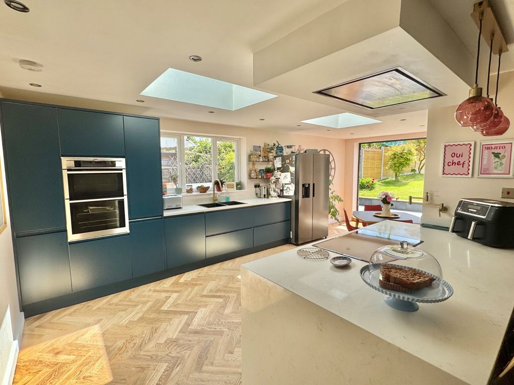 Property photo 3 of 23 Kitchen