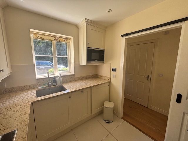 Property photo 3 of 11 Kitchen