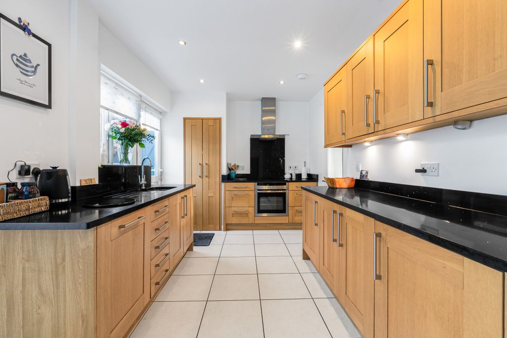 Property photo 2 of 12 Kitchen