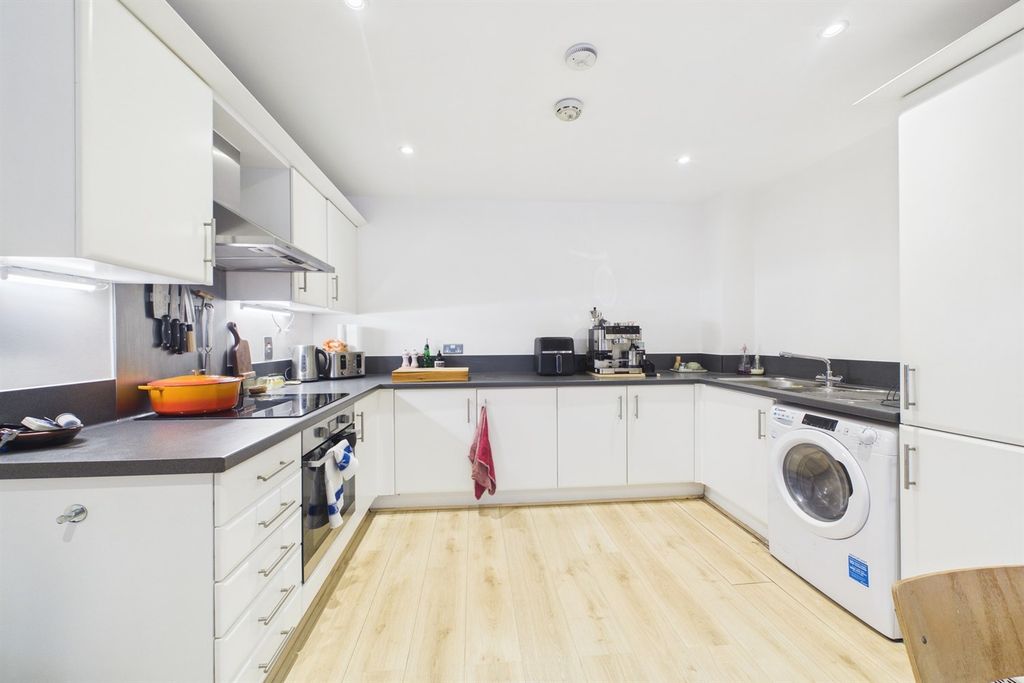 Property photo 2 of 10 Kitchen