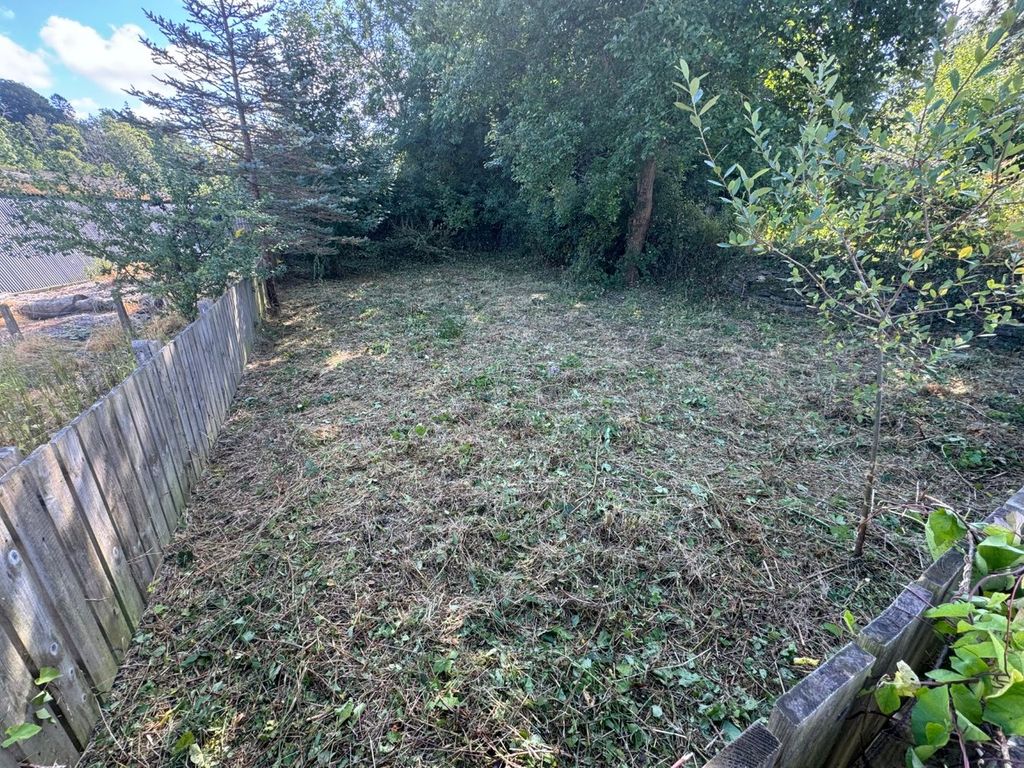 Property photo 2 of 28