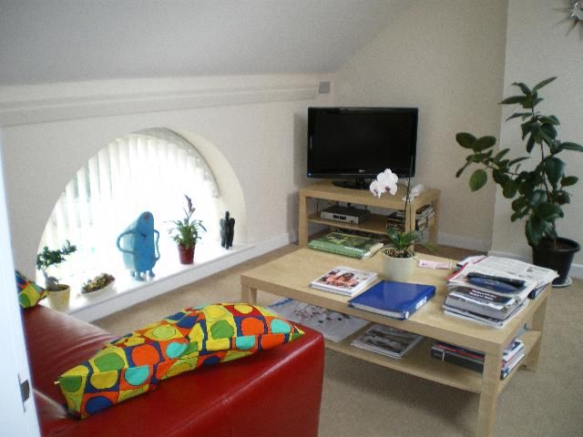 Property photo 3 of 6 Entrance Porch