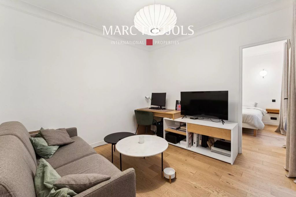 Property photo 1 of 10 Paris 16 Victor Hugo Renovated 4-Room Apartment In A Quiet Location