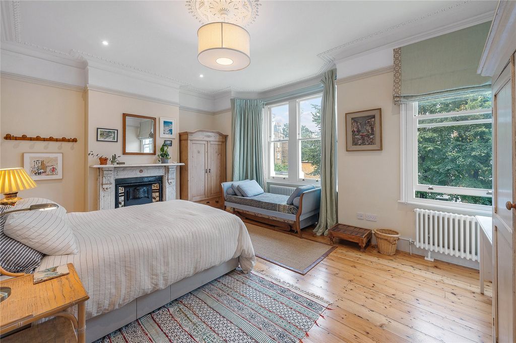 Property photo 2 of 23 Bedroom