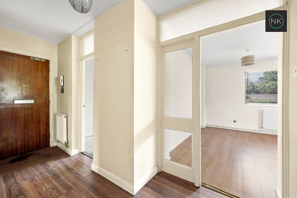 Property photo 2 of 16 4819422