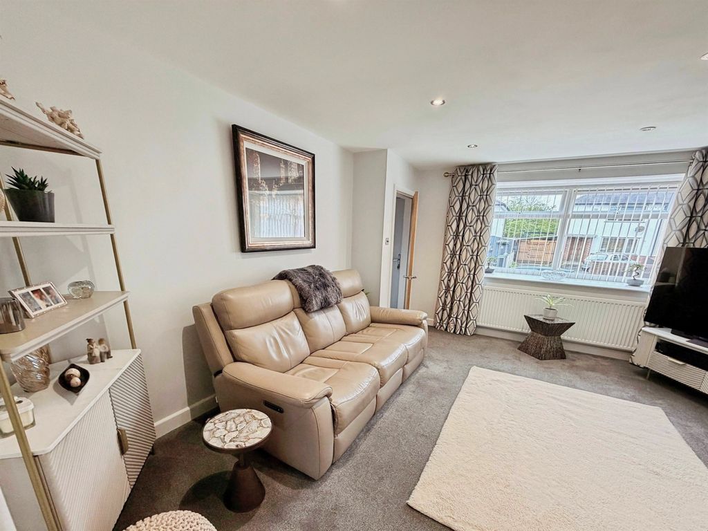 Property photo 2 of 27