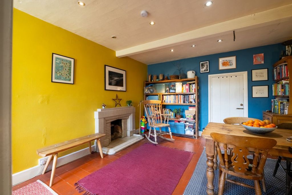 Property photo 3 of 19