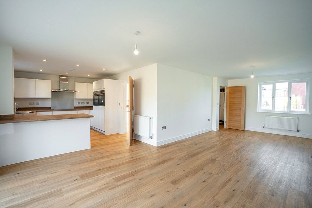 Property photo 2 of 24 Picture No. 34