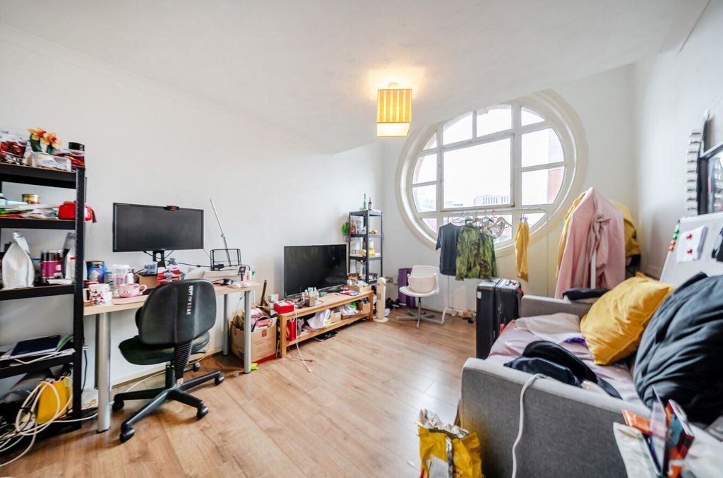 Property photo 2 of 15 1324809-1-689A193...