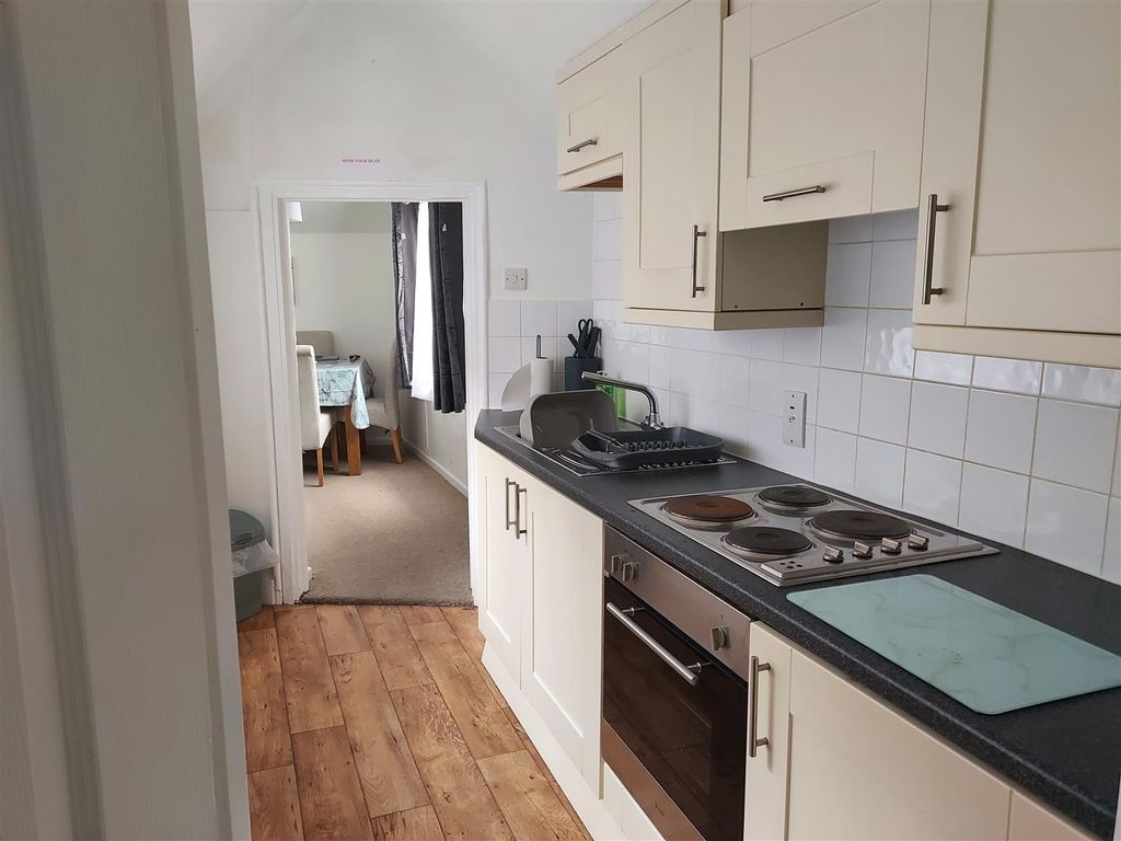 Property photo 2 of 8 Kitchen