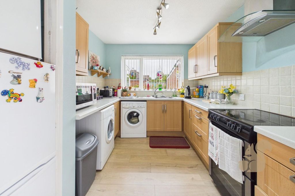 Property photo 2 of 11 Kitchen