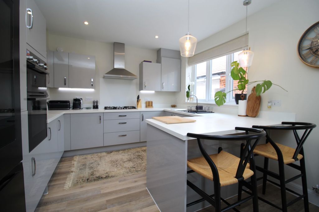 Property photo 2 of 25