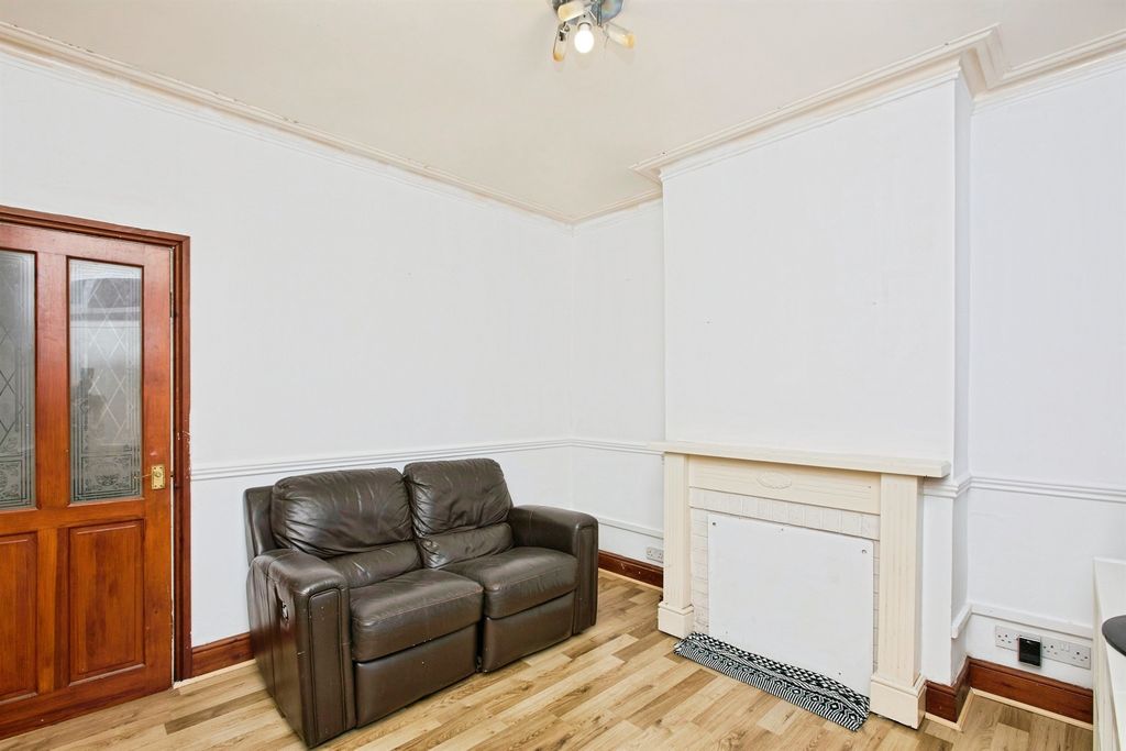 Property photo 3 of 12 Lounge
