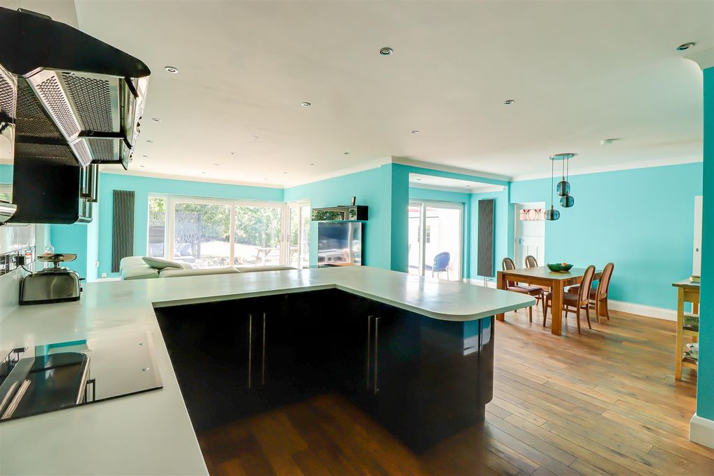 Property photo 3 of 41