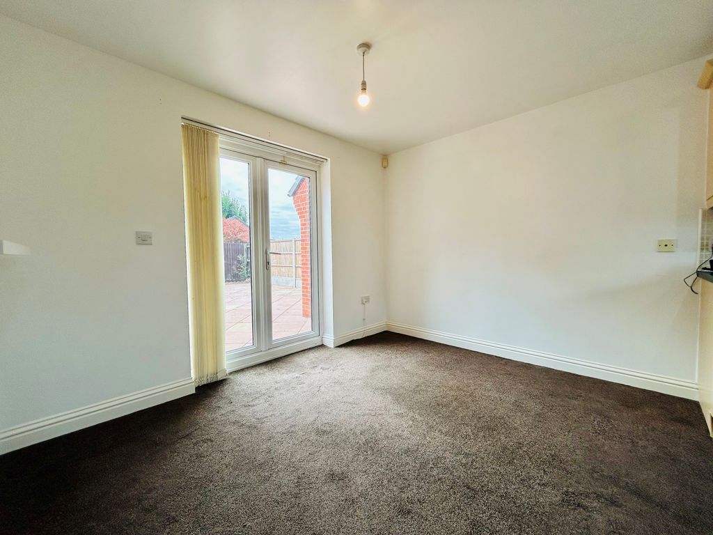 Property photo 3 of 10 Dining Room