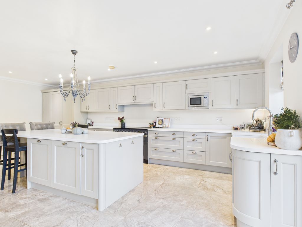 Property photo 3 of 36