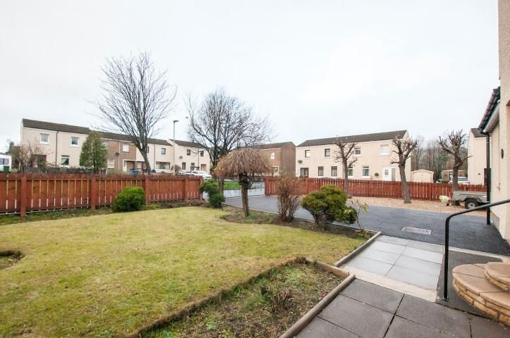 Property photo 2 of 17 Front Garden