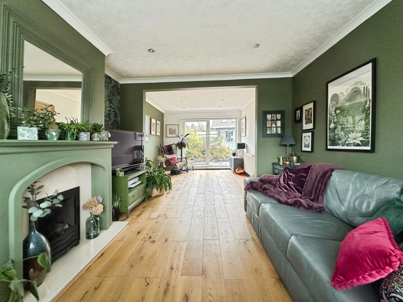 Property photo 2 of 18 Lounge