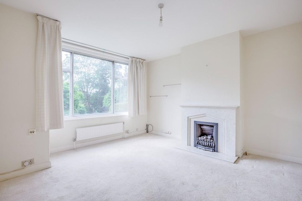 Property photo 3 of 17 Sitting Room