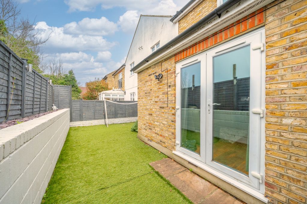 Property photo 2 of 15 4901742