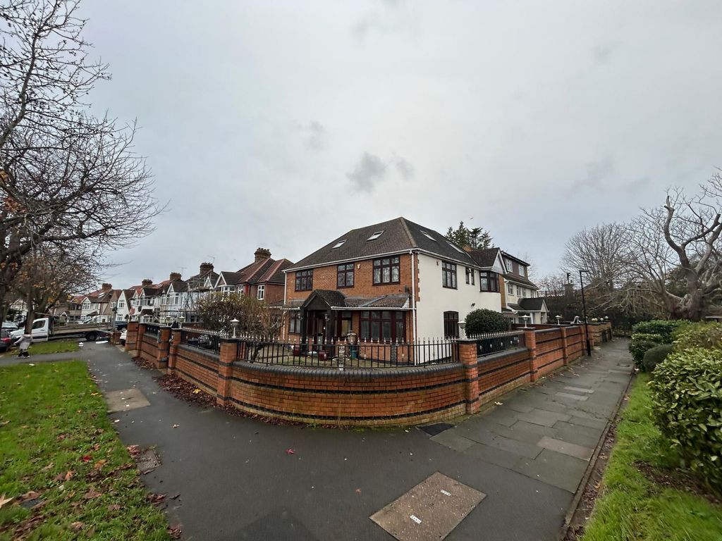 Property photo 1 of 19 6 Bed Detached House To Rent Spring Grove Road, Isleworth Tw7