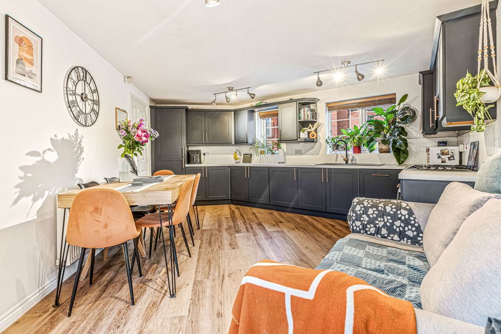 Property photo 3 of 23