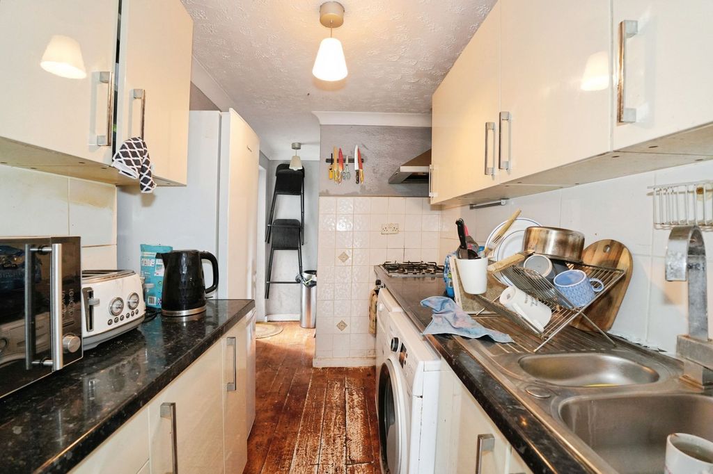 Property photo 3 of 9