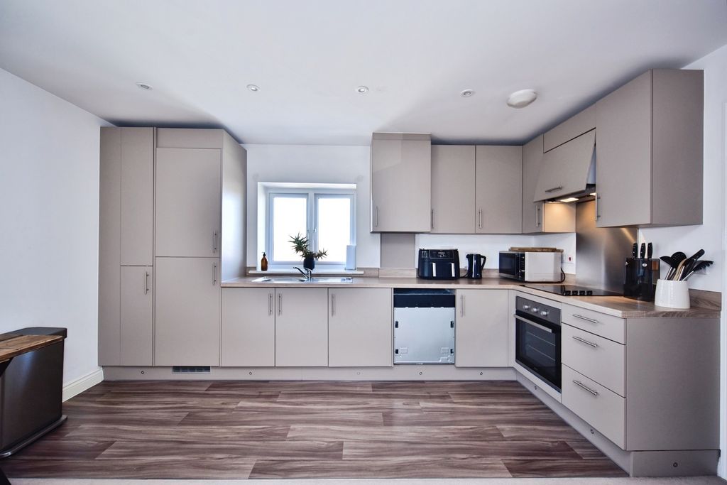 Property photo 2 of 16 Pbox-Img.Jpg