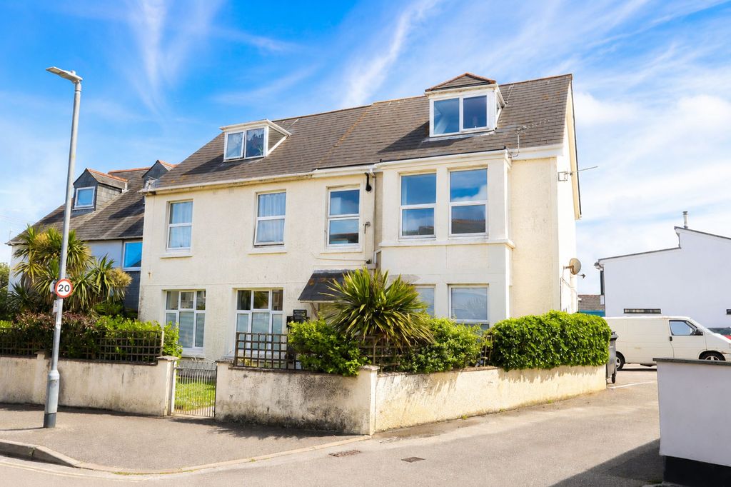 Property photo 1 of 10 External