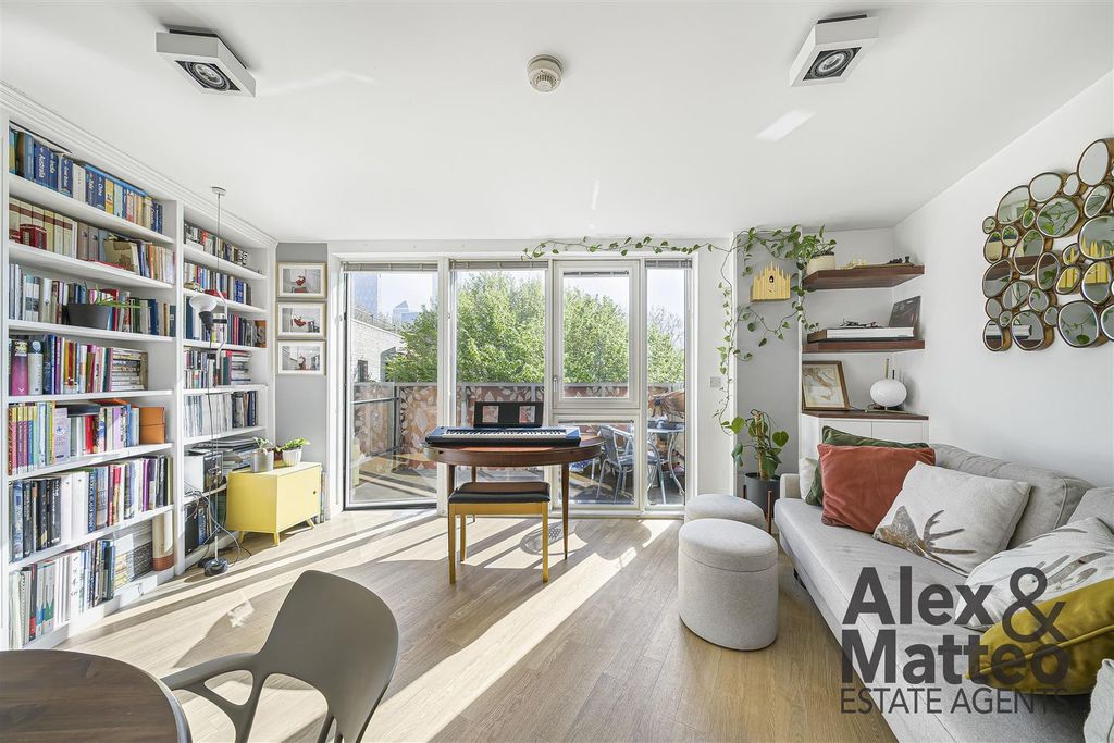 Property photo 3 of 23 Robinia House